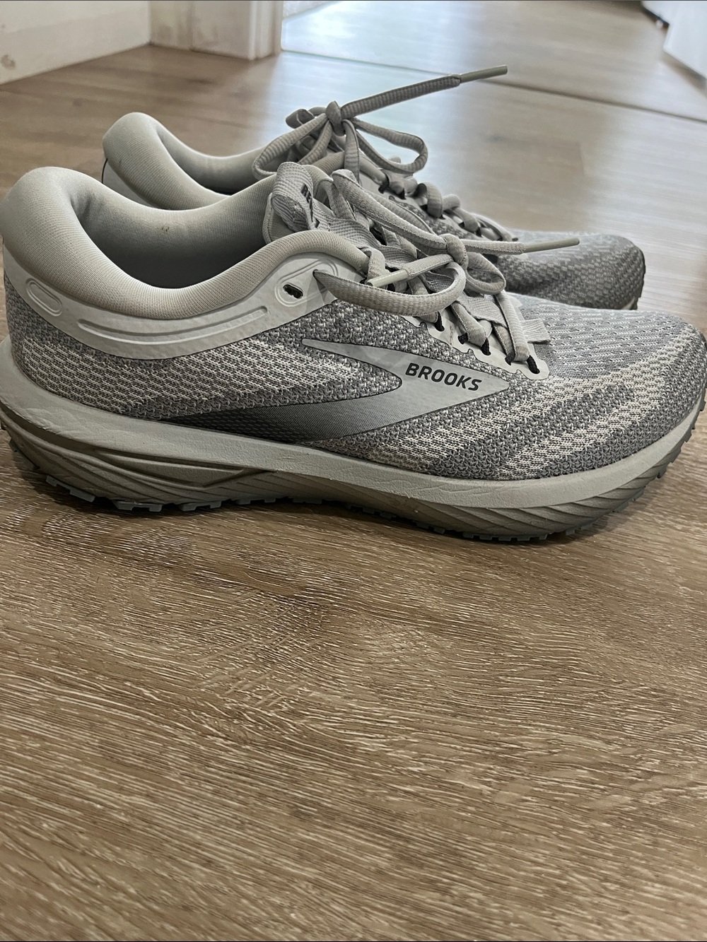 Brooks Women's Light Gray Athletic Running Shoes